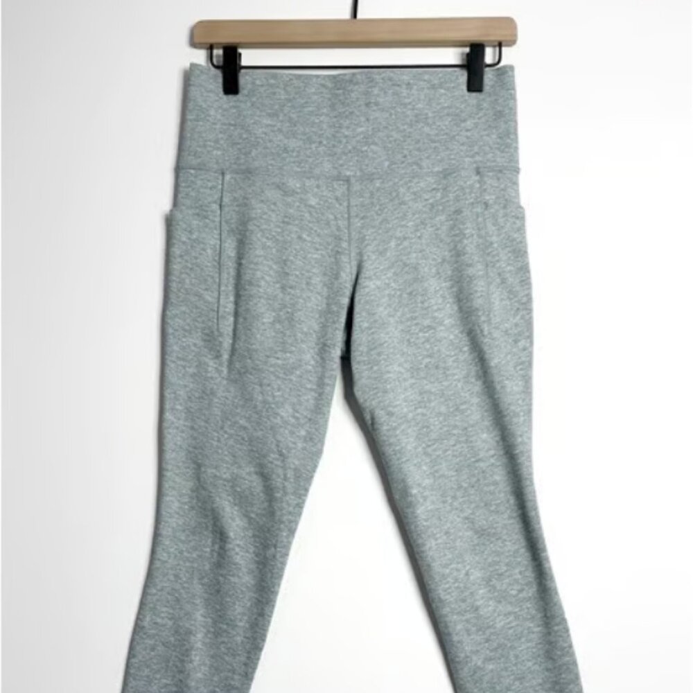 Athleta Salutation Stash yoga legging